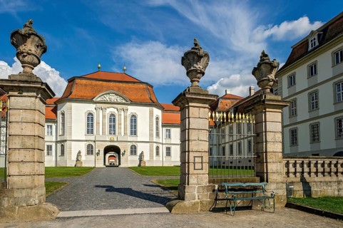 Castle gate with ballroom at the Court of Honour, Baroque castle Fasanerie