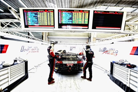 Racing car with pit crew in the pits at the ADAC GT Masters on the Spa-Francorchamps race track