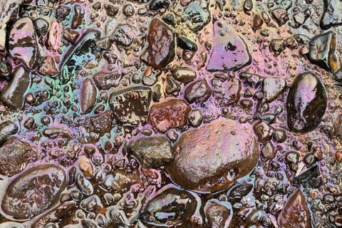 Heavy fuel oil spills on rocks