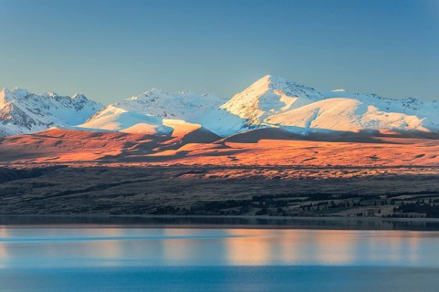 Lake Pukaki in front of snowy mountain range