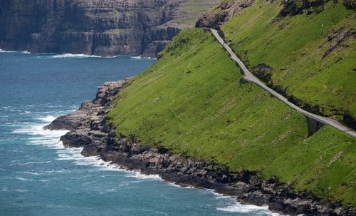 Coastal road to Tjoernuvik or Tjornuvik
