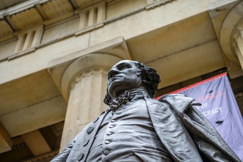 George Washington Memorial in front of the Federal Hall in Wall Street