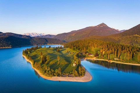 Walchensee with peninsula dwarfs in the morning light