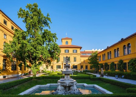 Lenbachhaus with garden and fountain