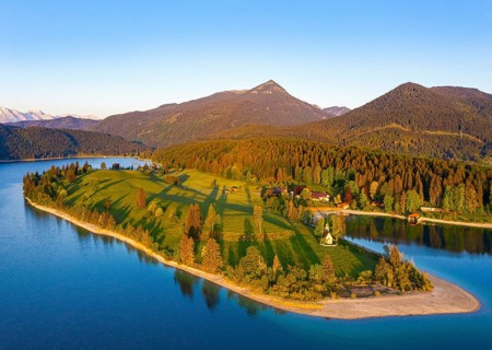 Walchensee with peninsula dwarfs in the morning light