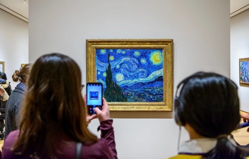 Visitors in front of the painting Starry Night by Vincent van Gogh
