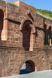 Three-pass arch and Barbarossa's head