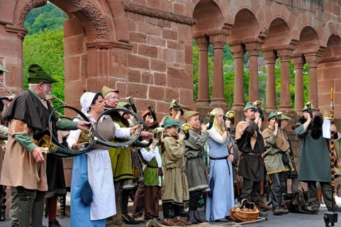 Hunter with hunting horns in the play The Imperial Diet of 1180