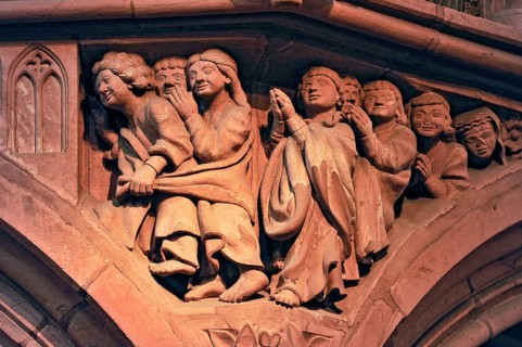 Stone relief Zug der Seeligen am Lettner