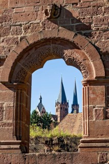 Three-pass arch and Barbarossa's head
