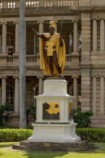 Kamehameha I statue in front of the Supreme Court of the State of Hawaii