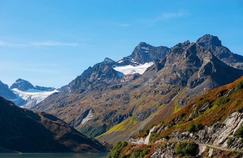 Hiking trail around the lake
