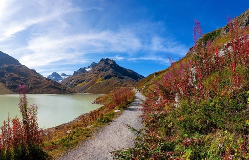 Hiking trail around the lake