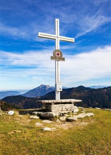 Summit cross on the Loibersbacher Hoehe