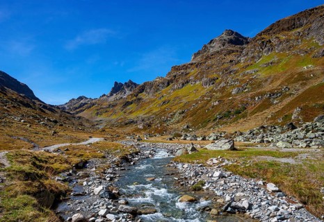 Hiking trail into the Klostertal along the Klostertaler Bach