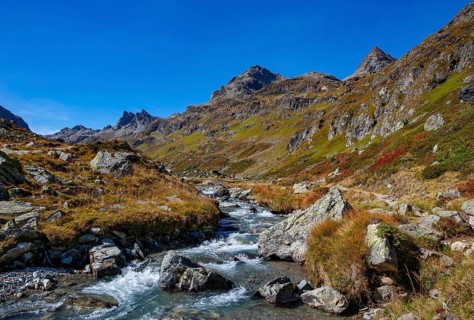 Hiking trail into the Klostertal along the Klostertaler Bach
