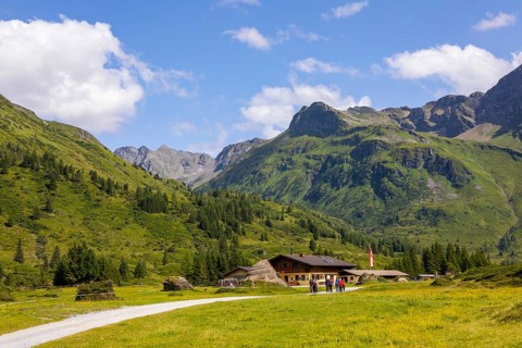 Hiking in front of the Nassfeldalm