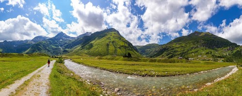Hiking trail along the Nassfeld Ache