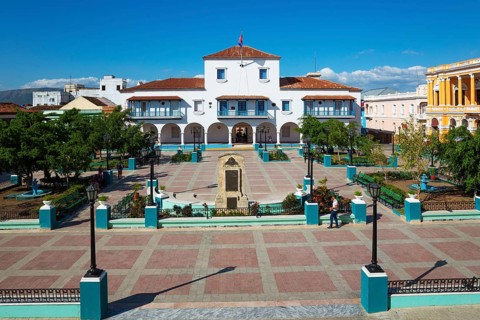 Parque Cespedes and town hall