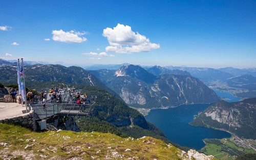 View from the Five Finger viewpoint to Lake Hallstatt