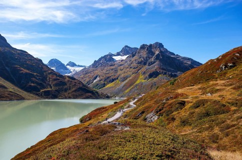 Hiking trail around the lake