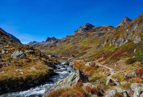 Hiking trail into the Klostertal along the Klostertaler Bach