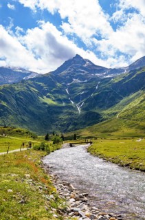 Hiking trail along the Nassfeld Ache