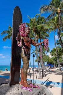 Duke Paoa Kahanamoku statue