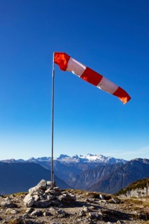 Wind vane on the Loser with view to the Hoher Dachstein