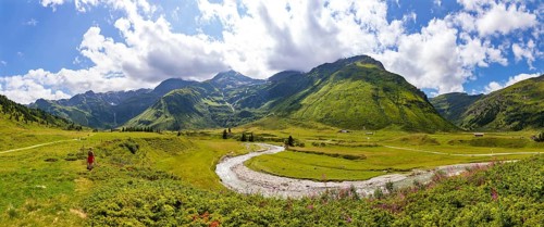 Hiking trail along the Nassfeld Ache