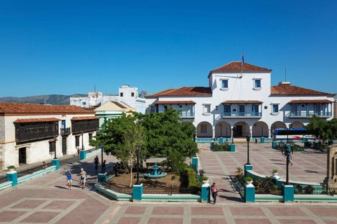 Parque Cespedes with the town hall on the right and the Casa Velazquez on the left