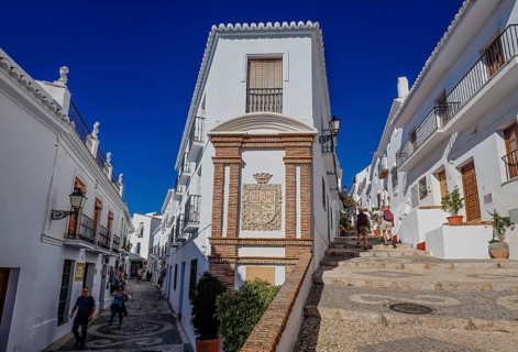 Picturesque alleys in the white mountain village of Frigiliana
