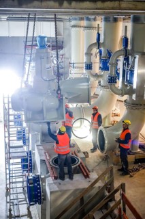 Installation of wastewater pumps in the new pumping station Oberhausen