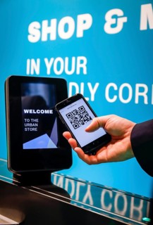 Access code authorization with QR Code in the 24/7 Urban Store of the future