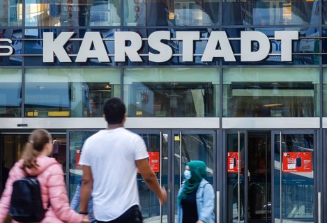 Passers-by in front of the entrance of the Galeria Karstadt Kaufhof store in the Limbecker Platz shopping centre