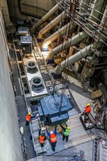 Engine installation in Oberhausen pumping station