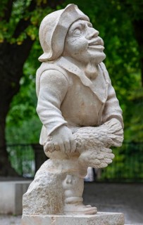 Dwarf with chicken