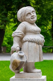 Dwarf with onion bunch
