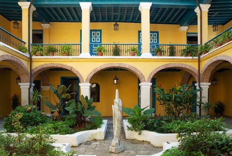 The inner courtyard of the Museo de Arte Colonial