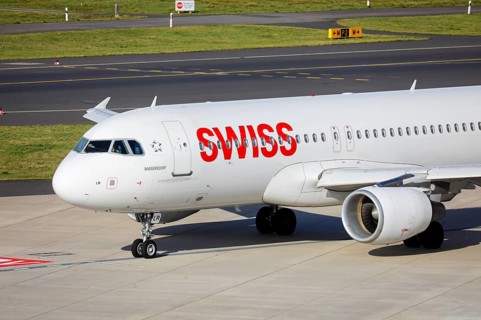Swiss Airbus A320-214 aircraft waiting for departure at Duesseldorf International Airport
