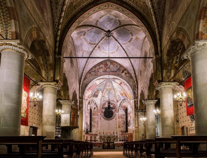 Nave and choir with scenes from the life of Mary