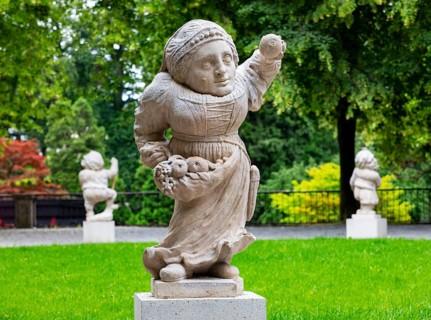 Dwarf with fruit apron