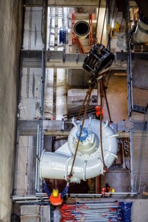 Installation of wastewater pumps in the new pumping station Oberhausen