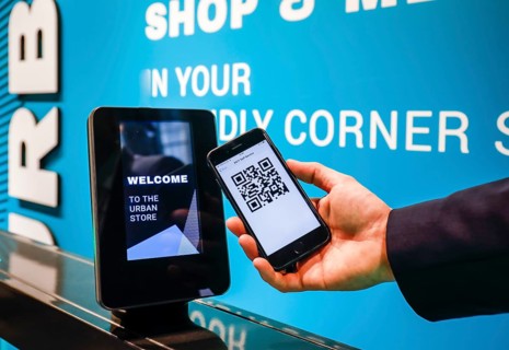 Access code authorization with QR Code in the 24/7 Urban Store of the future