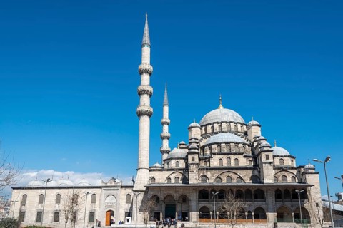 Yeni Cami at the square Yeni Cami Meydani