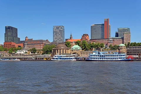 View to the St.-Pauli Landungsbruecken
