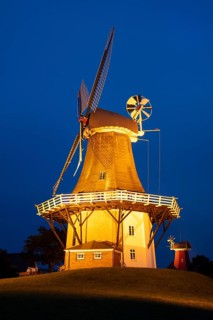 Illuminated Greetsiel twin mills