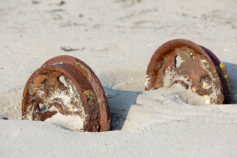 Rusty wagon axle on the uninhabited North Sea island Minsener Oog