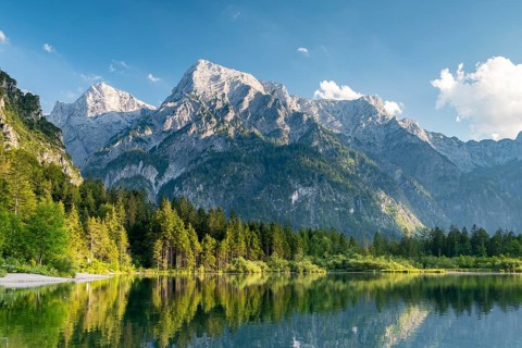 Almsee with Totem Gebirge