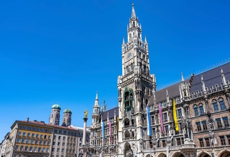 New town hall with Marian column and steeples of the Church of Our Lady